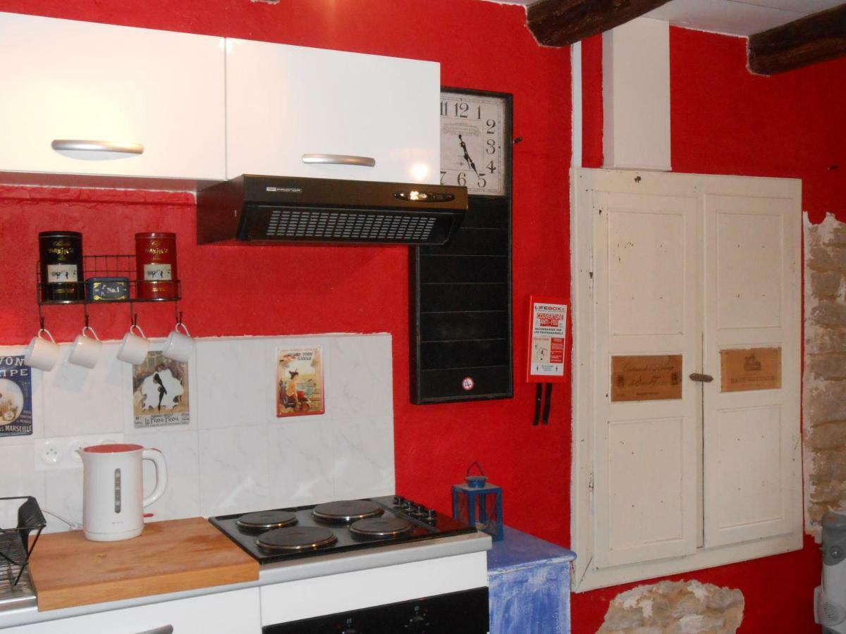 Chat Noir Gite Et Chambre D'Hotes Genouille  外观 照片