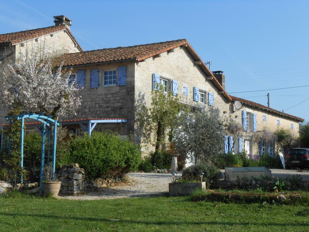 Chat Noir Gite Et Chambre D'Hotes Genouille  外观 照片