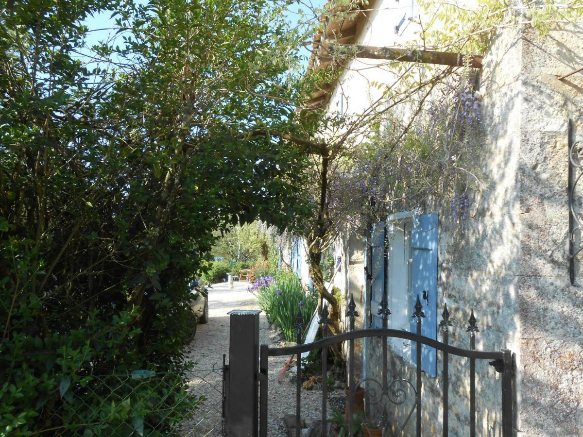 Chat Noir Gite Et Chambre D'Hotes Genouille  外观 照片